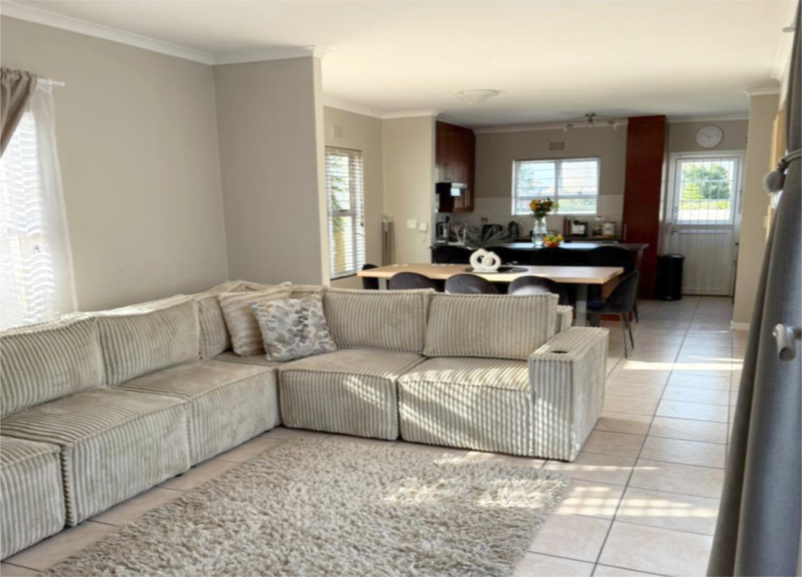 To Let 3 Bedroom Property for Rent in Pinehurst Western Cape